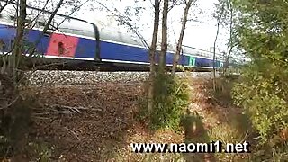 ჭუჭყიანი მუქი თმიანი ...